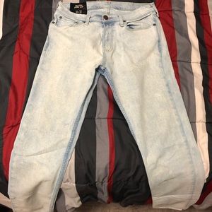 Men’s light wash skinny jeans